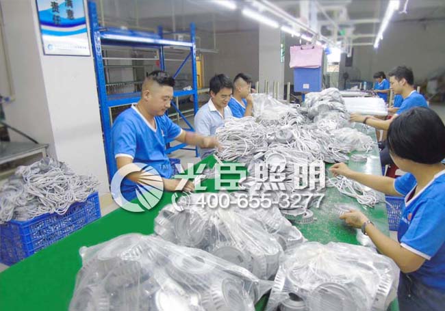 光臣照明點光源生產情景