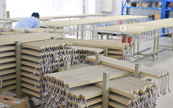 線條燈生產廠家日常工作
