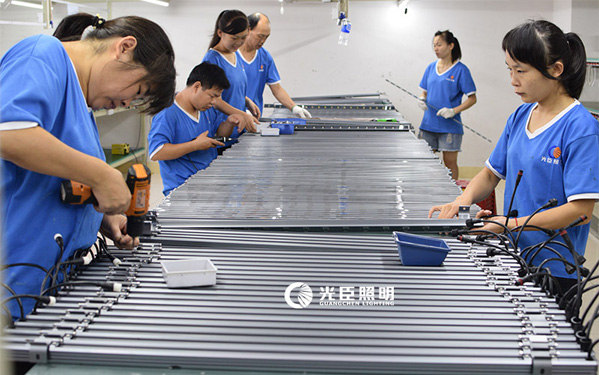 24W洗墻燈生產現場