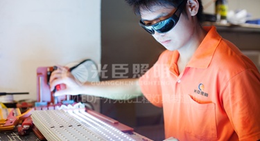 如何防止出廠的LED護欄管的老化問題