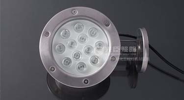 原來(lái)水下燈隨處可見(jiàn) 生活的美在于發(fā)現(xiàn)