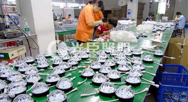 送走一批護(hù)欄管又來(lái)一批點(diǎn)光源 光臣周末大作戰(zhàn)!