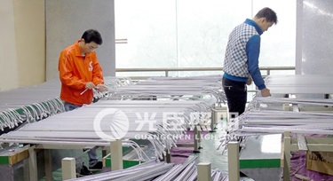 節前沖刺,光臣照明LED線條燈廠家加急生產中