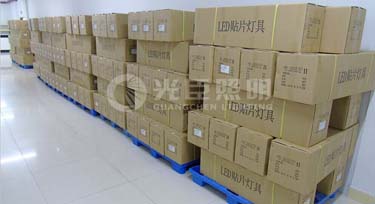 LED護欄管凌晨3點裝貨,專車直達貴州!