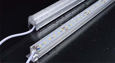 為了宋哥哥,線條燈妹妹努力學游泳