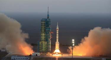 光臣照明祝賀神州十一號載人飛船順利升空!