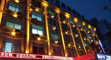 低成本高效能 LED窄光束投光燈醫院亮化案例