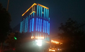 烏程大酒店大樓全彩線條燈動態效果亮化