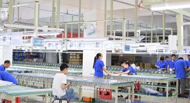 戶外亮化燈具生產廠家的日常工作場景