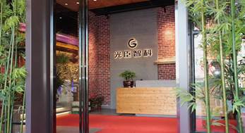 客戶指定光臣LED全彩線條燈，原因很簡單