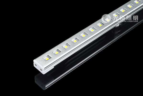 客戶買了一條其他家的灌膠防水LED線條燈，為什么還是進水?