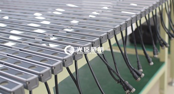 DMX512大功率洗墻燈出貨，商業廣場亮化即將開始